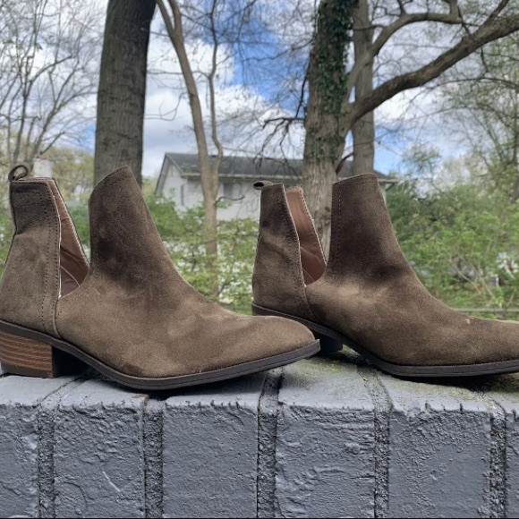 CHARLOTTE RUSSE Women’s Taupe/Brown Heeled Ankle Boots Pull On Size 8 New - Picture 3 of 9